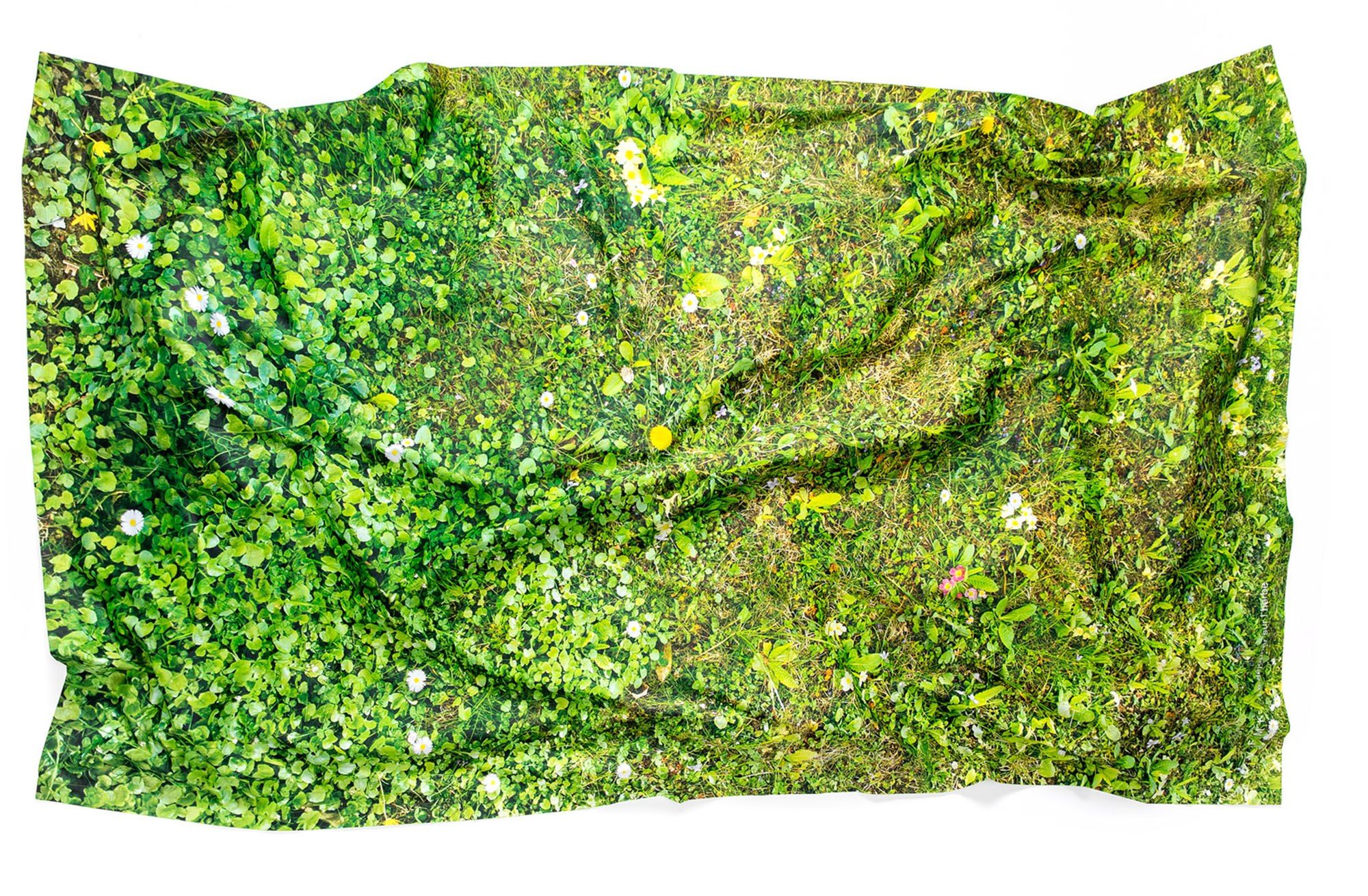 VFMK Le Déjeuner sur l'herbe Flower meadow tablecloth print nappe tischdecke wiesen motiv design florent souly frühling frisch natur pur baumwolle cotton le bonheur est dans le pré