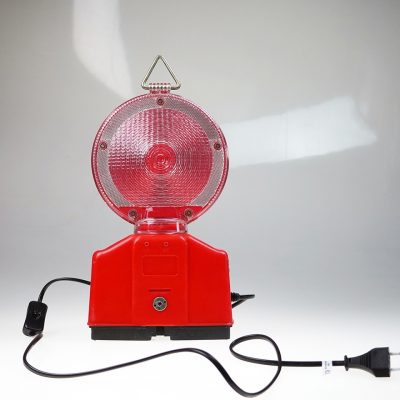 architecture office lamp construction site lamp Brutalist lamp design Baustellen lampe zum anstecken umgebaut construction site lamp for home with plug socket lampe de chantier pour prise pour chez soi brut florent souly