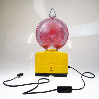 blinki Baustellen lampe zum anstecken umgebaut construction site lamp for home with plug socket lampe de chantier pour prise pour chez soi design brut florent souly