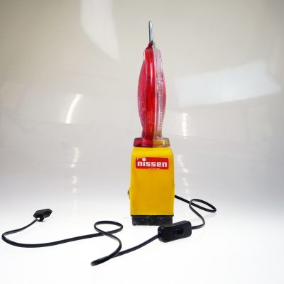 Baustellen lampe zum anstecken umgebaut construction site lamp for home with plug socket lampe de chantier pour prise pour chez soi design brut florent souly